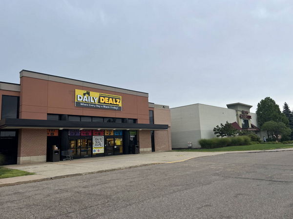 Lansing Mall - Aug 13 2022 (newer photo)